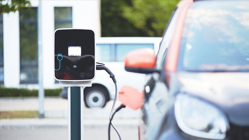 Elektrikli araç sahiplerinin şarj yeri mağduriyeti “karekod”lu uygulamayla çözülüyor