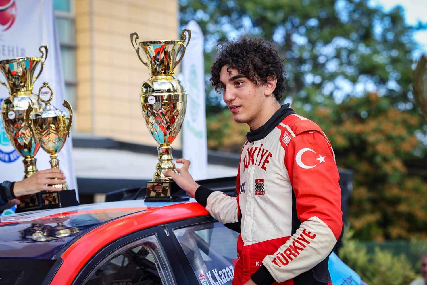 İsveç rallisinin “en hızlı çaylağı” Team Petrol Ofisi pilotu Kerem Kazaz oldu