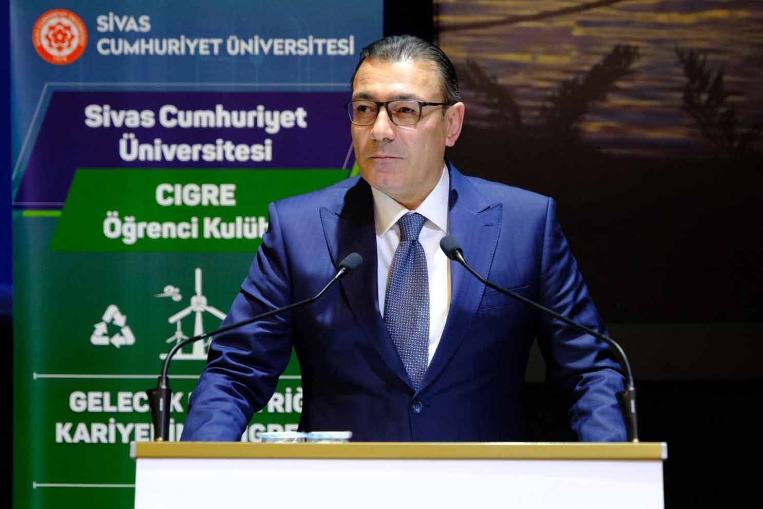 EÜAŞ Genel Müdürü Zafer Benli, mühendis adayı üniversitelilerle buluştu