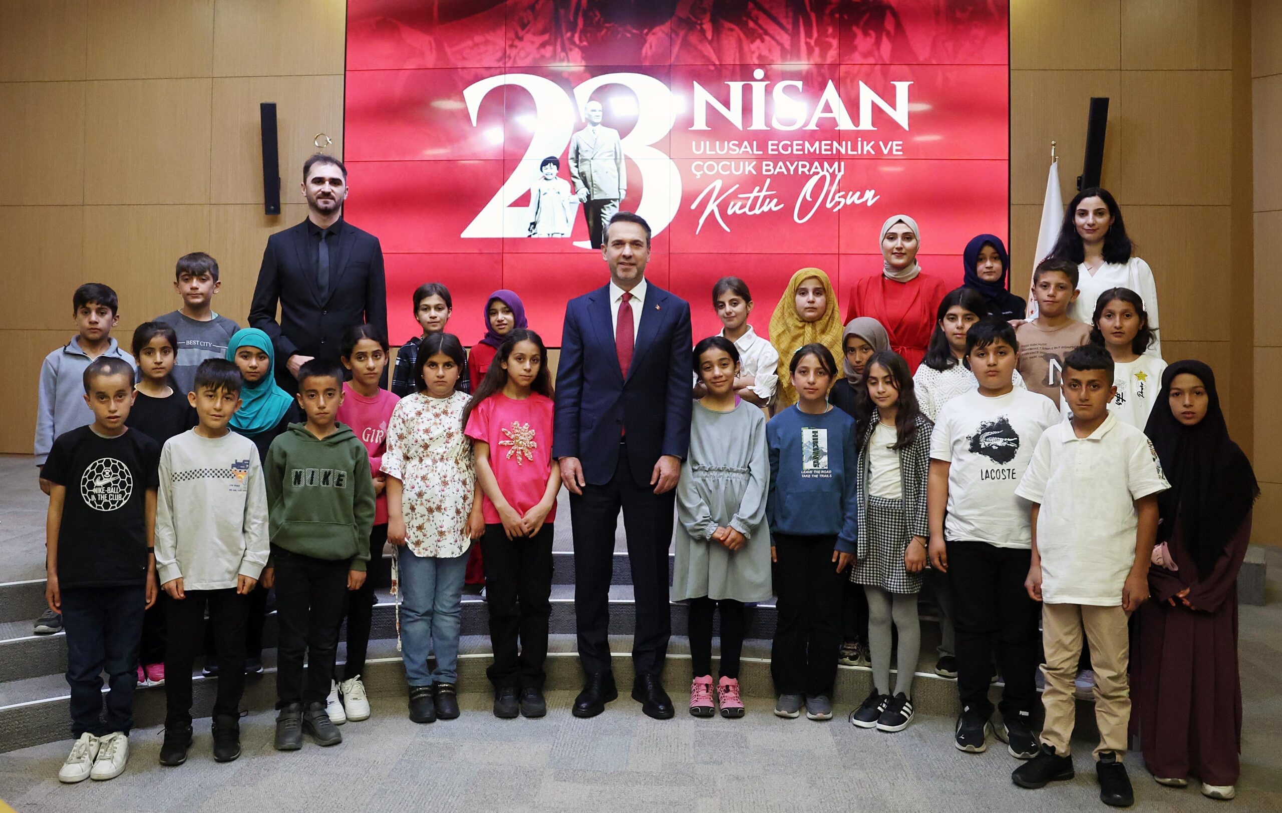Bakan Bayraktar ile 23 Nisan kutlaması