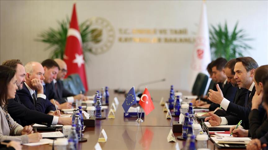 Bakan Bayraktar, AB Enerji ve Konut Komiseri Jorgensen ile görüştü
