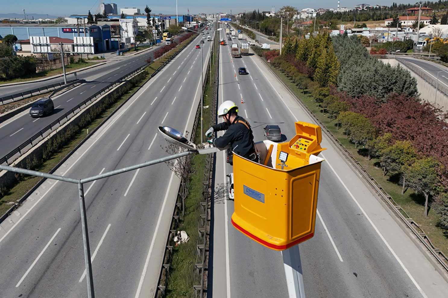 SEDAŞ, Gebze D-100 Karayolu’ndaki aydınlatmaları yeniledi