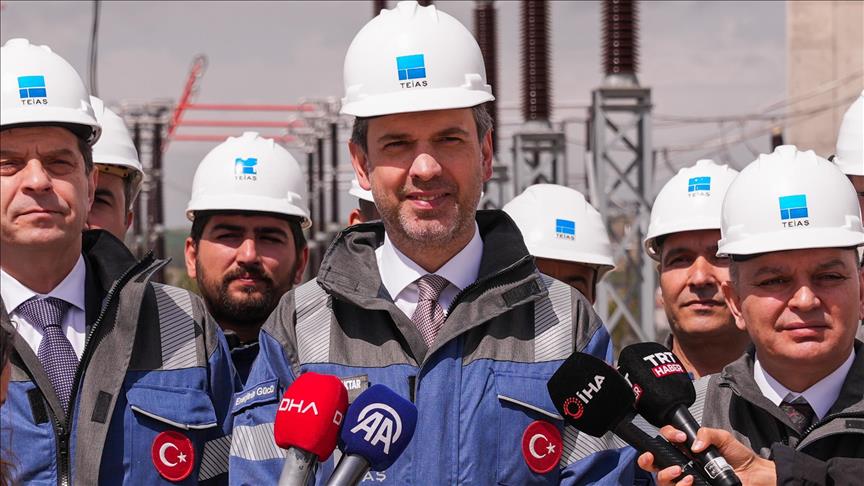Türkiye’nin elektrik iletim ve dağıtım hatlarında kesintiye neden olacak sorun bulunmuyor