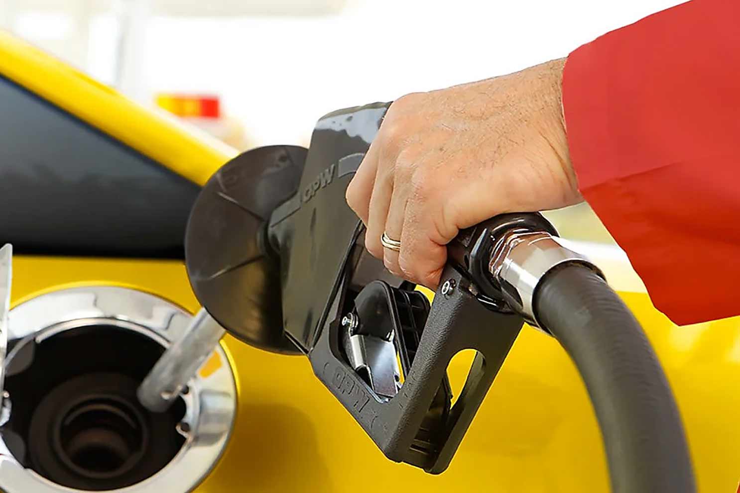 Düşük petrol fiyatları, dev şirketlerin ilk çeyrek karını yüzde 20’den fazla eritti