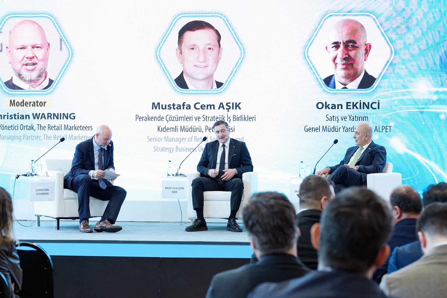 Mobilite deneyiminin geleceğinde yakıt dışı perakende hizmetler