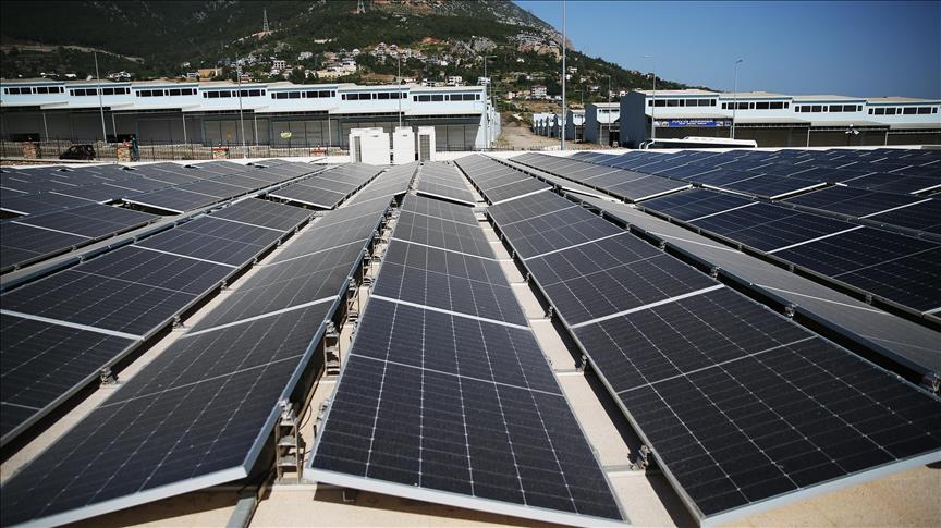 Üniversite, güneş enerjisi yatırımıyla hem çevreye hem bütçeye katkı sağladı