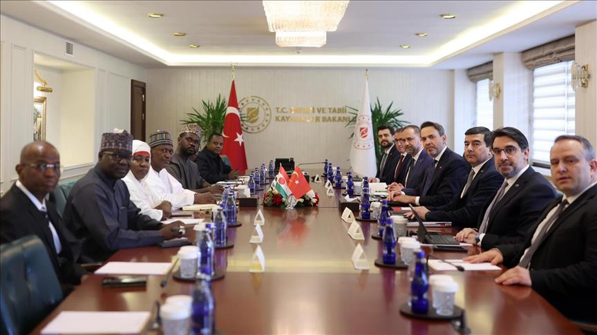 Bakan Bayraktar, Nijer Petrol Bakanı Oumarou ile enerjide iş birliği imkanlarını görüştü