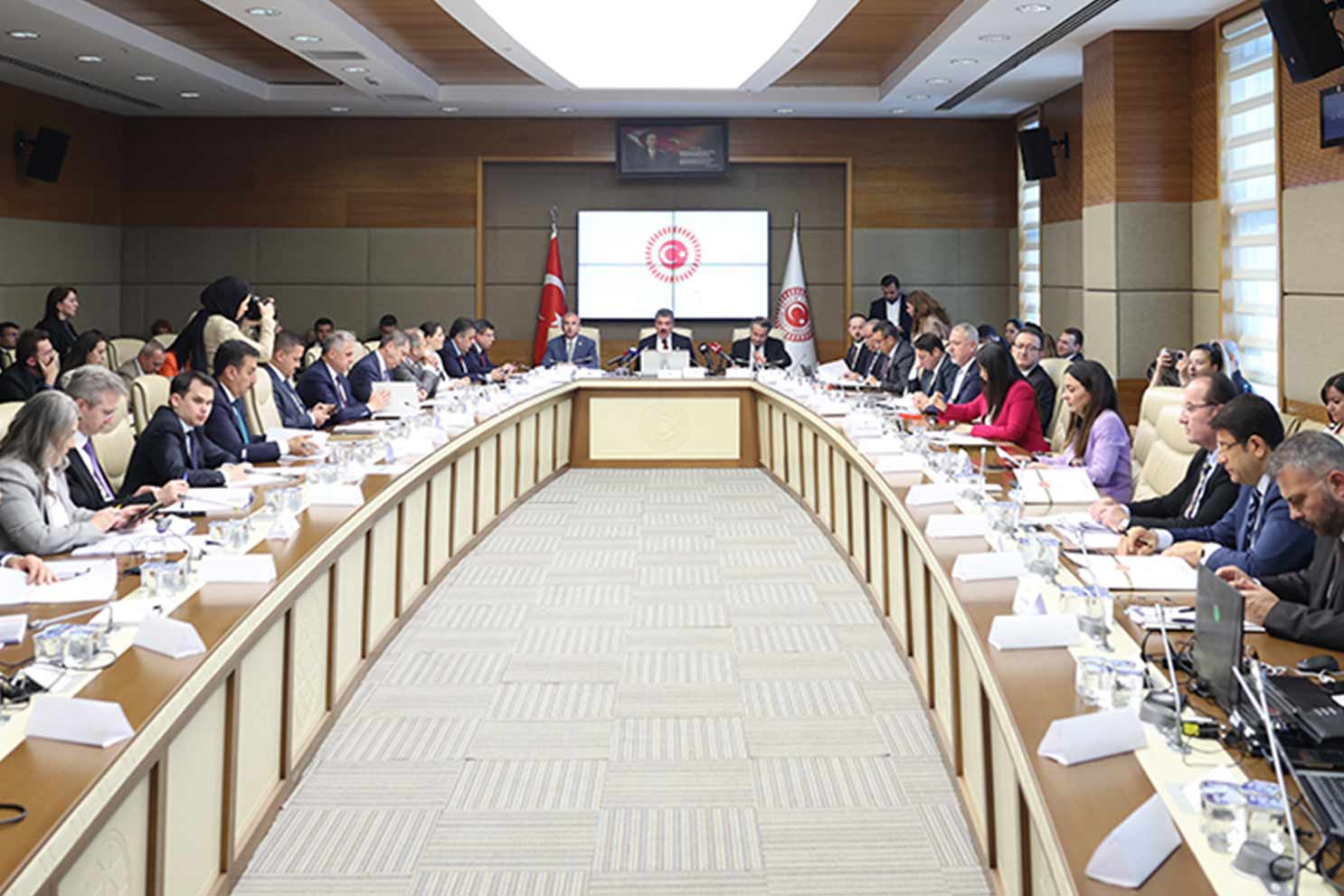 Trafik cezalarının artırılmasına yönelik düzenlemeleri de içeren kanun teklifi kabul edildi