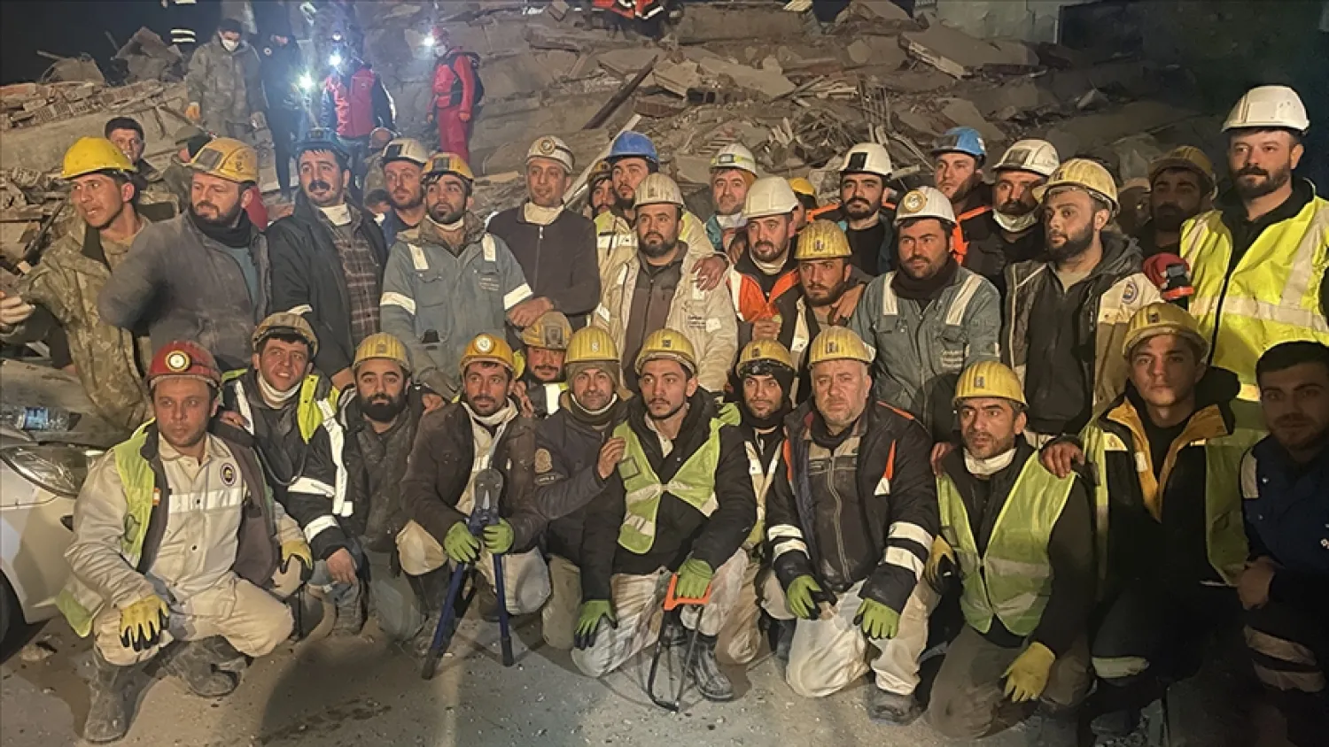Madencilik sektörü, orman yangınlarıyla mücadelede sahada görev alıyor