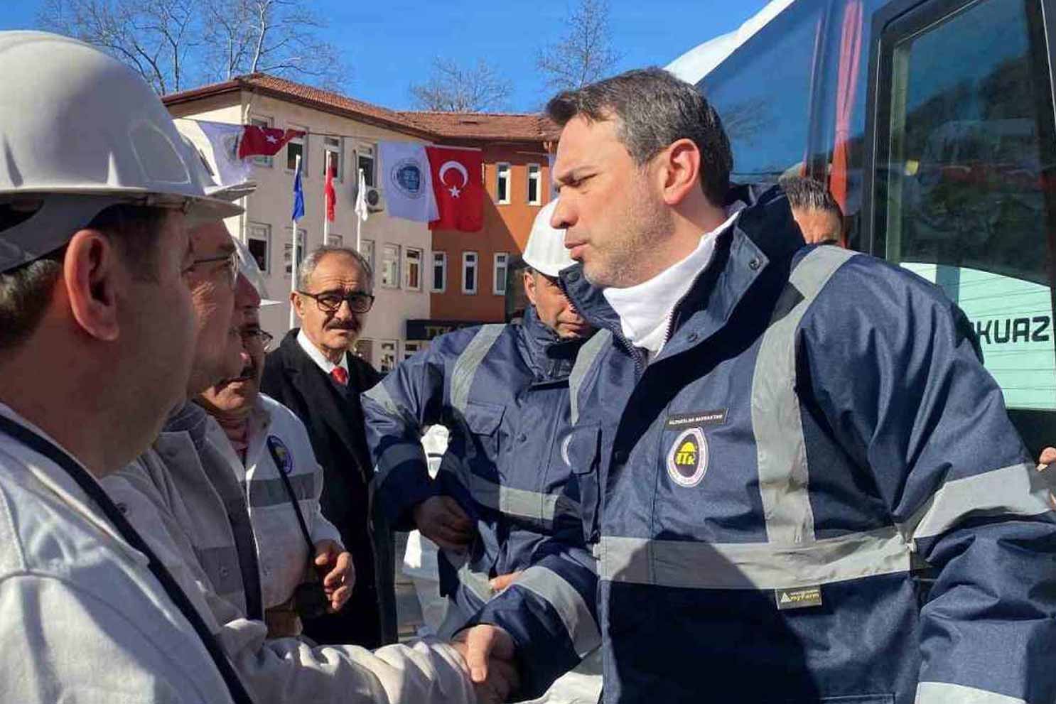 Bakan Bayraktar, Elazığ’daki maden kazasında hayatını kaybeden madenci için taziye mesajı yayımladı