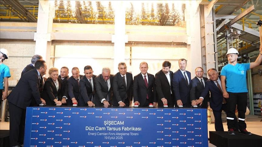 Şişecam, Tarsus’ta 200 milyon avro yatırımla kurduğu enerji camı hatlarını devreye aldı