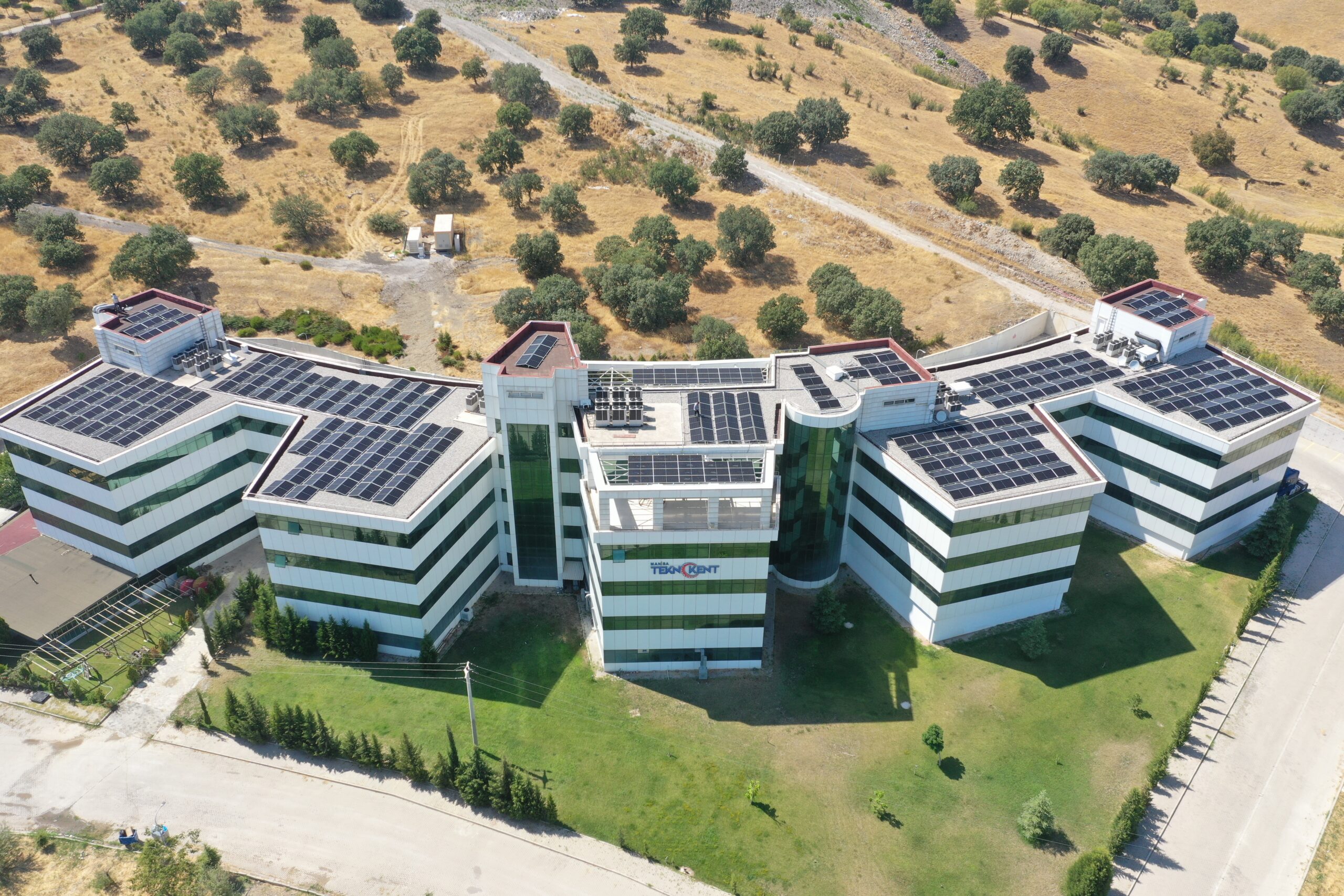 Enerjisa Üretim’den Manisa Celal Bayar Üniversitesi’ne temiz enerji desteği