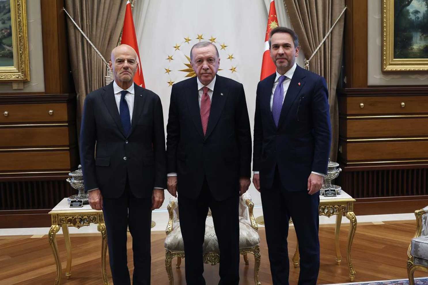 Cumhurbaşkanı Erdoğan, İtalya Milli Hidrokarbon Ajansı Başkanı Descalzi’yi kabul etti