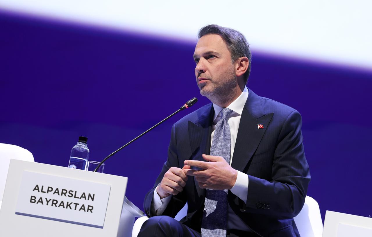 Enerji ve Tabii Kaynaklar Bakanı Bayraktar Rusya’da doğal gaz mesajı verdi