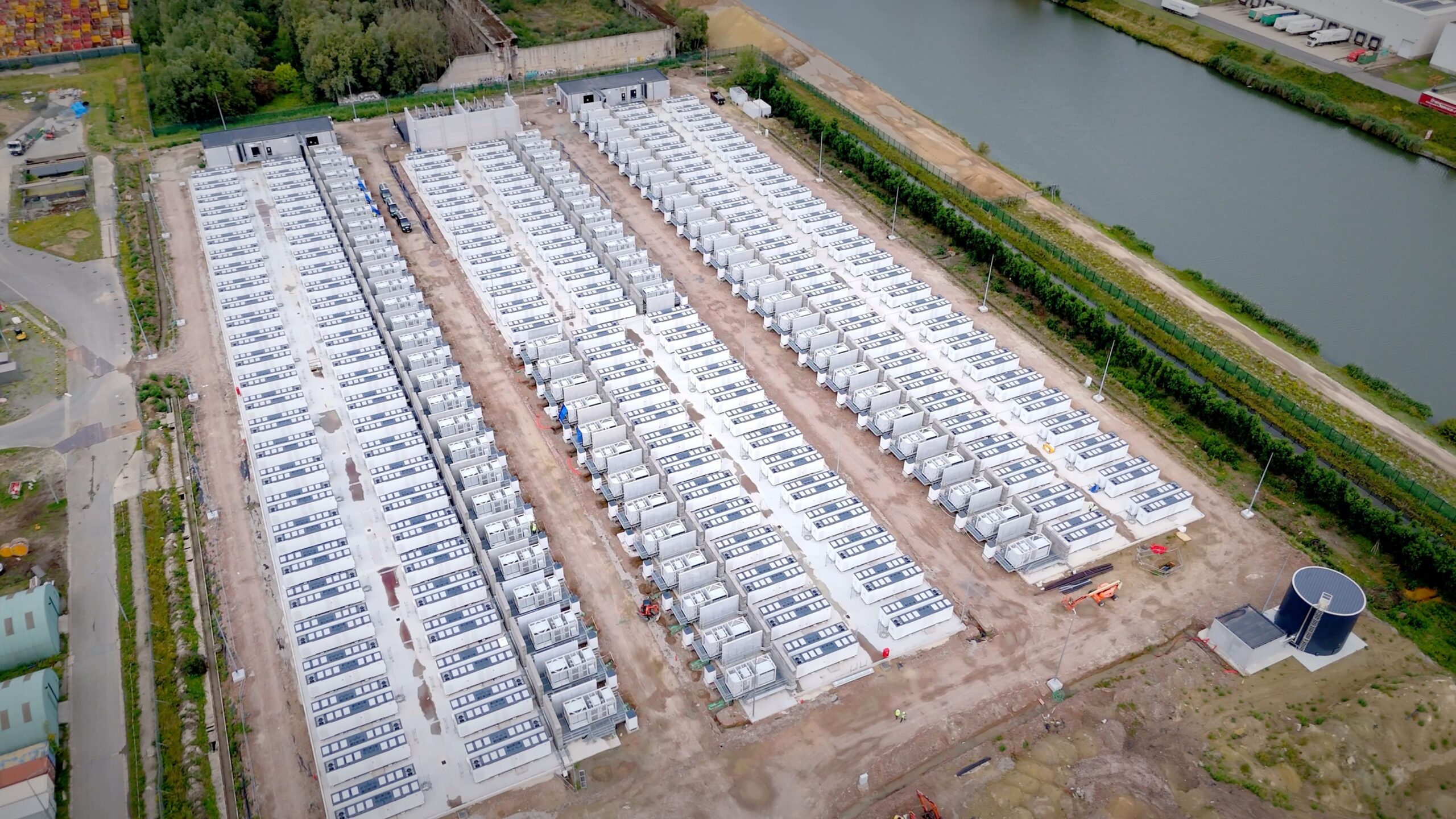 Avrupa’nın En Büyük Enerji Depolama Projesinde İlk Etap Tamamlandı