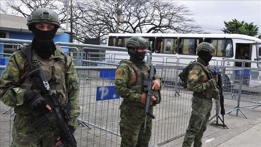 Ekvador’da dizel yakıt fiyatlarının artışına karşı düzenlenen protestolarda çıkan çatışmada 13 asker yaralandı