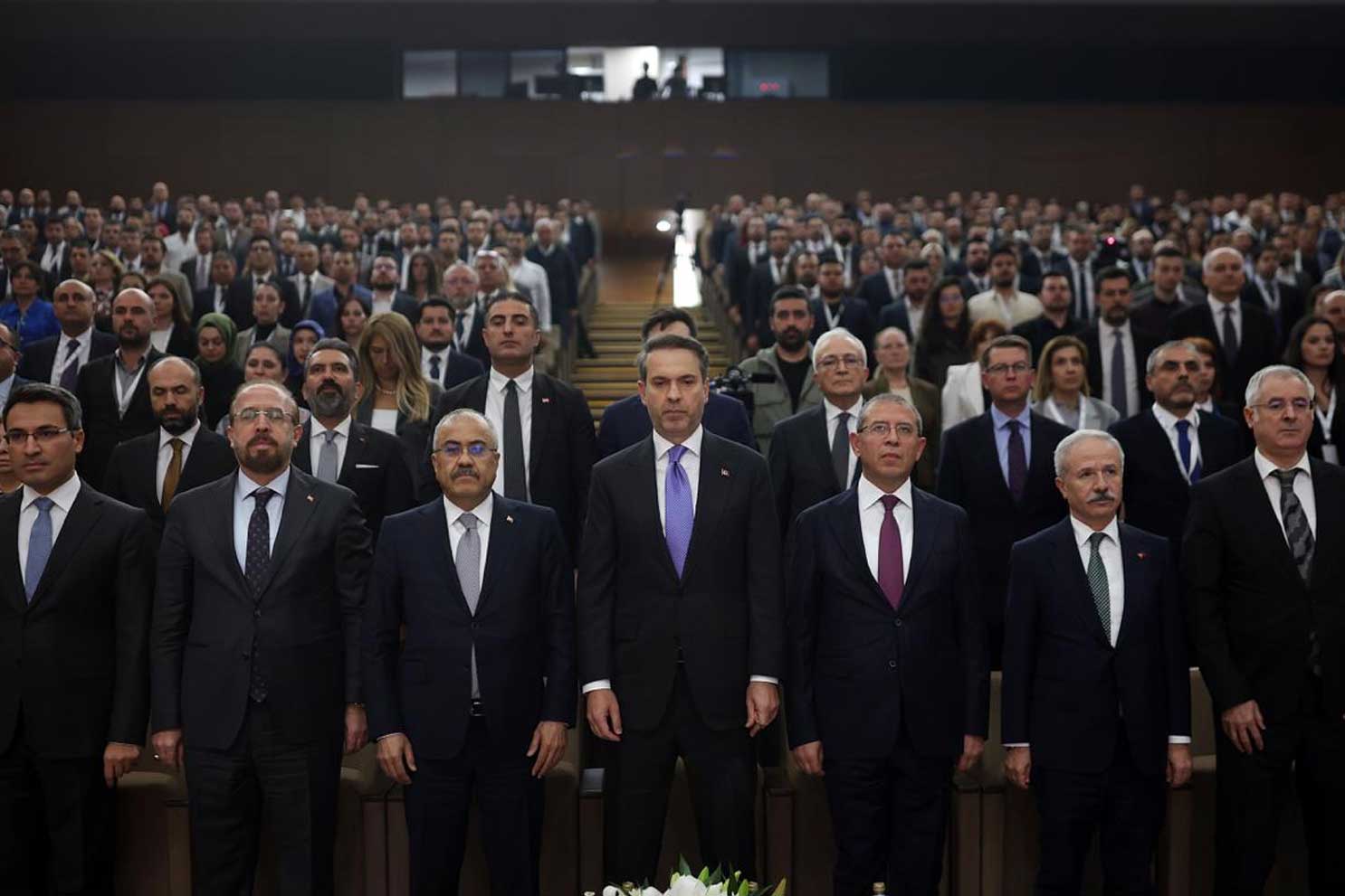 Bakan Bayraktar: “En önemli görev enerji uzmanlarına düşüyor”