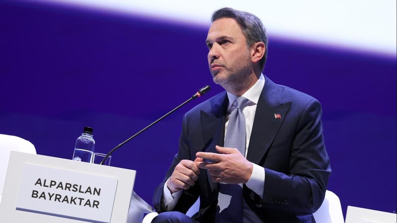 Alparslan Bayraktar Zirve’de enerji piyasasıyla buluşuyor