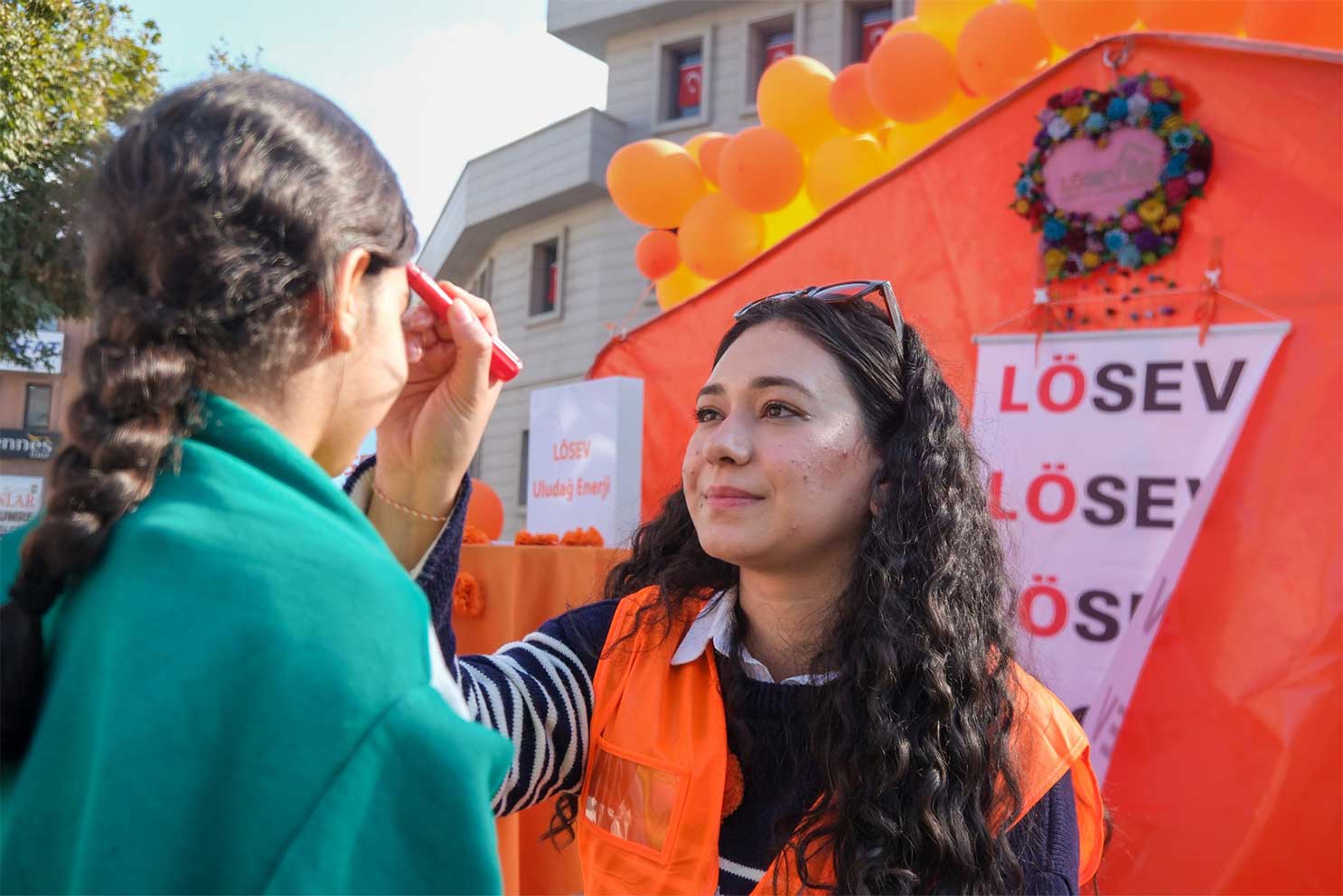 Uludağ Enerji ve Lösev, “Turuncu Çadır” etkinliğinde bir araya geldi