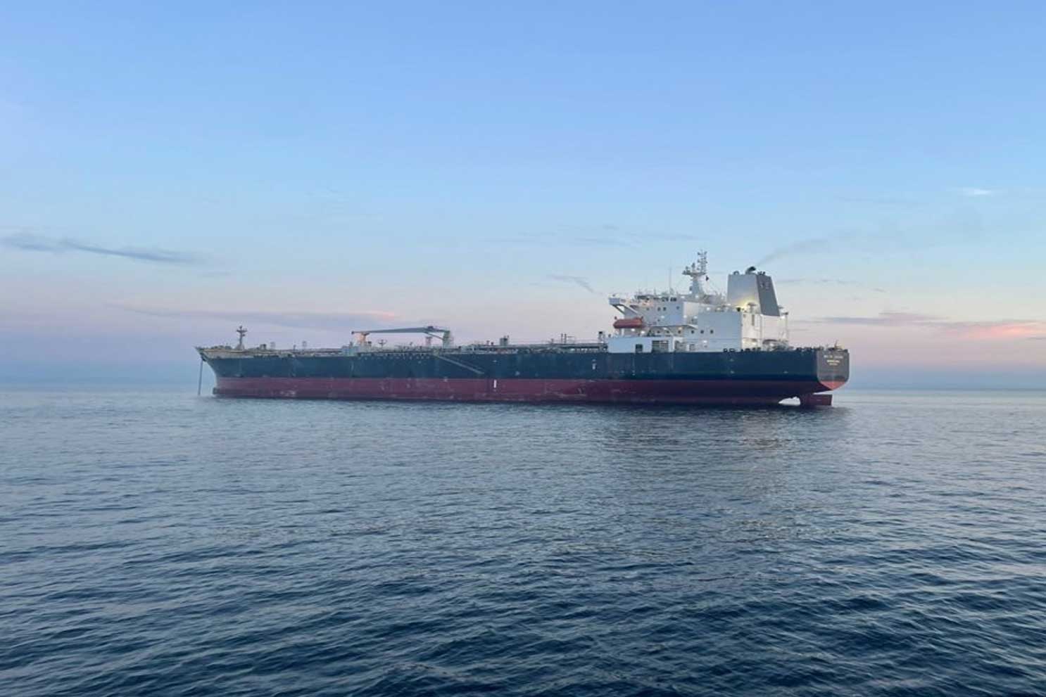 Suudi Arabistan’dan hibe edilen 90 bin ton ham petrol yüklü tanker Suriye’ye ulaştı