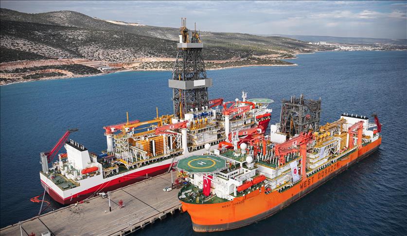 Türkiye’nin enerji filosuna katılan iki yeni sondaj gemisi yan yana geldi