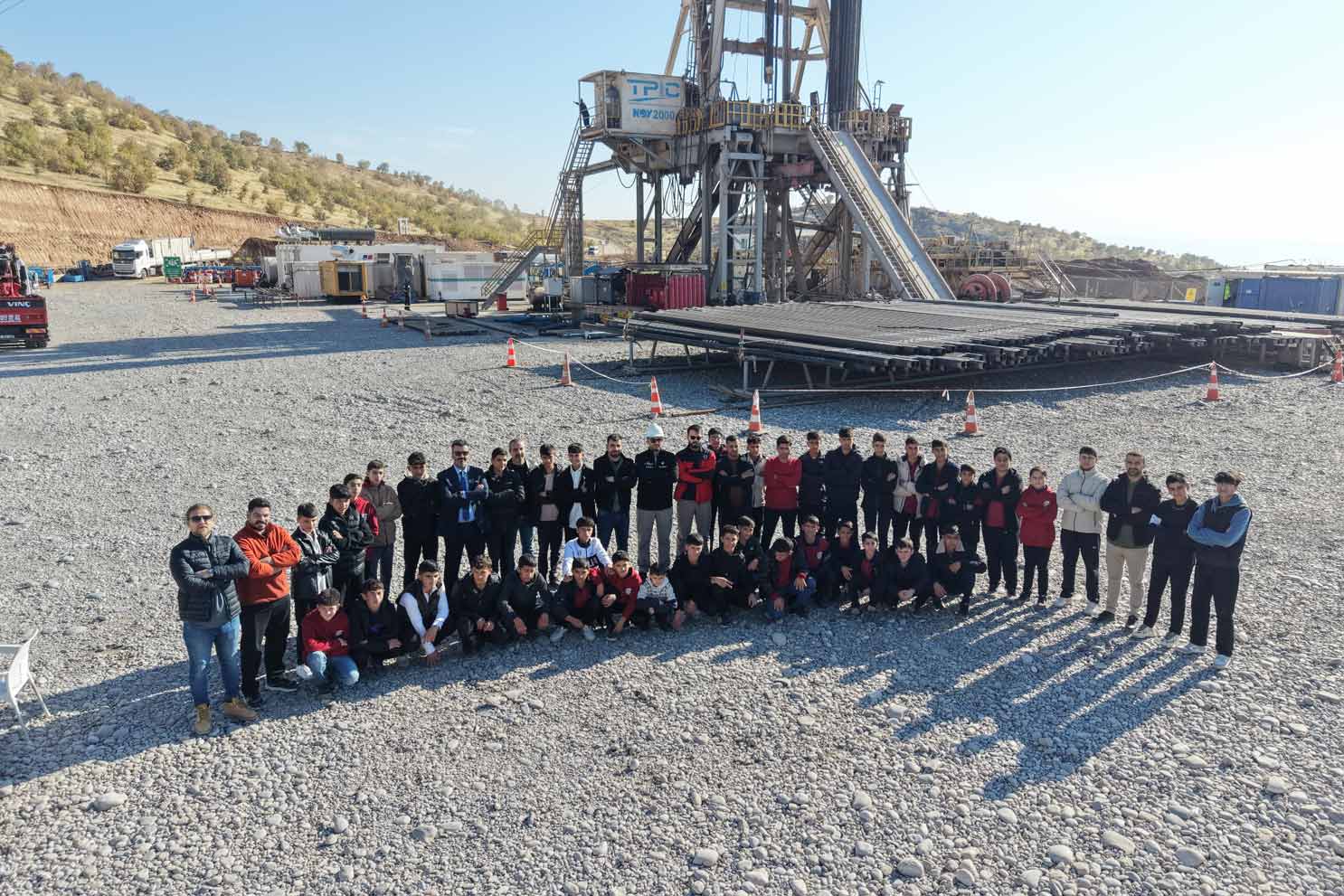 Yaşadıkları bölgedeki petrol arama çalışmalarını yerinde gördüler