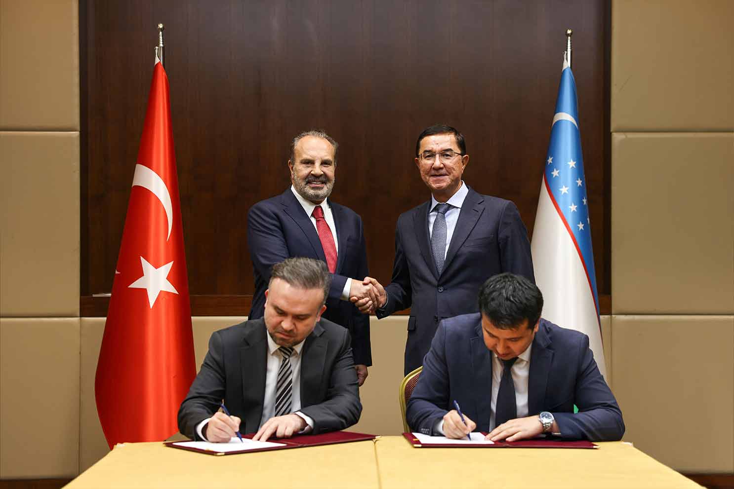 Aksa Elektrik Özbekistan’da 10 milyon kişinin elektriğini dağıtacak