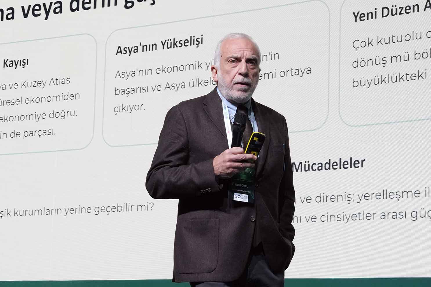 ‘Yeni bir dünya düzeni aranıyor’