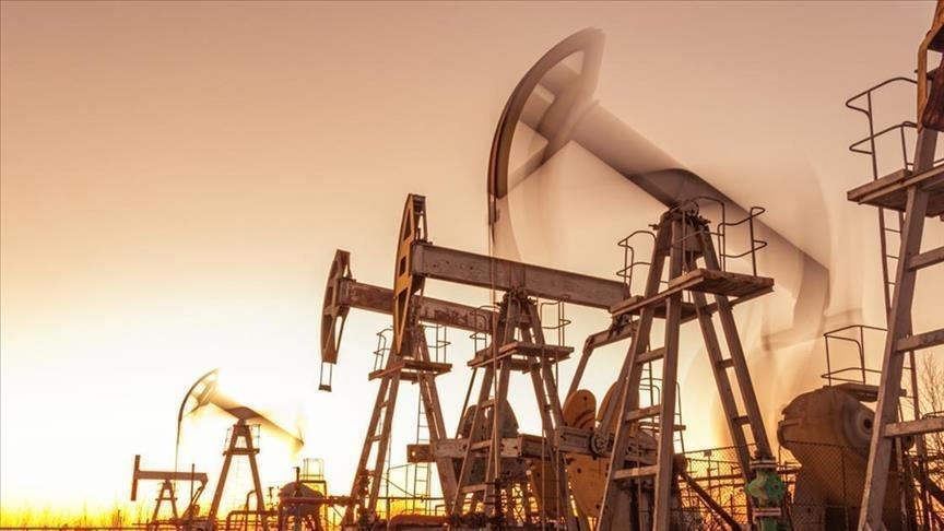 Uluslararası Enerji Ajansı, küresel petrol talebi artış öngörüsünü yukarı yönlü revize etti