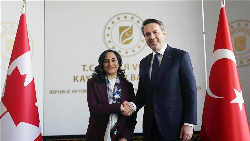 Bakan Bayraktar, Kanada Dışişleri Bakanı Anand ile enerjide iş birliği imkanlarını görüştü