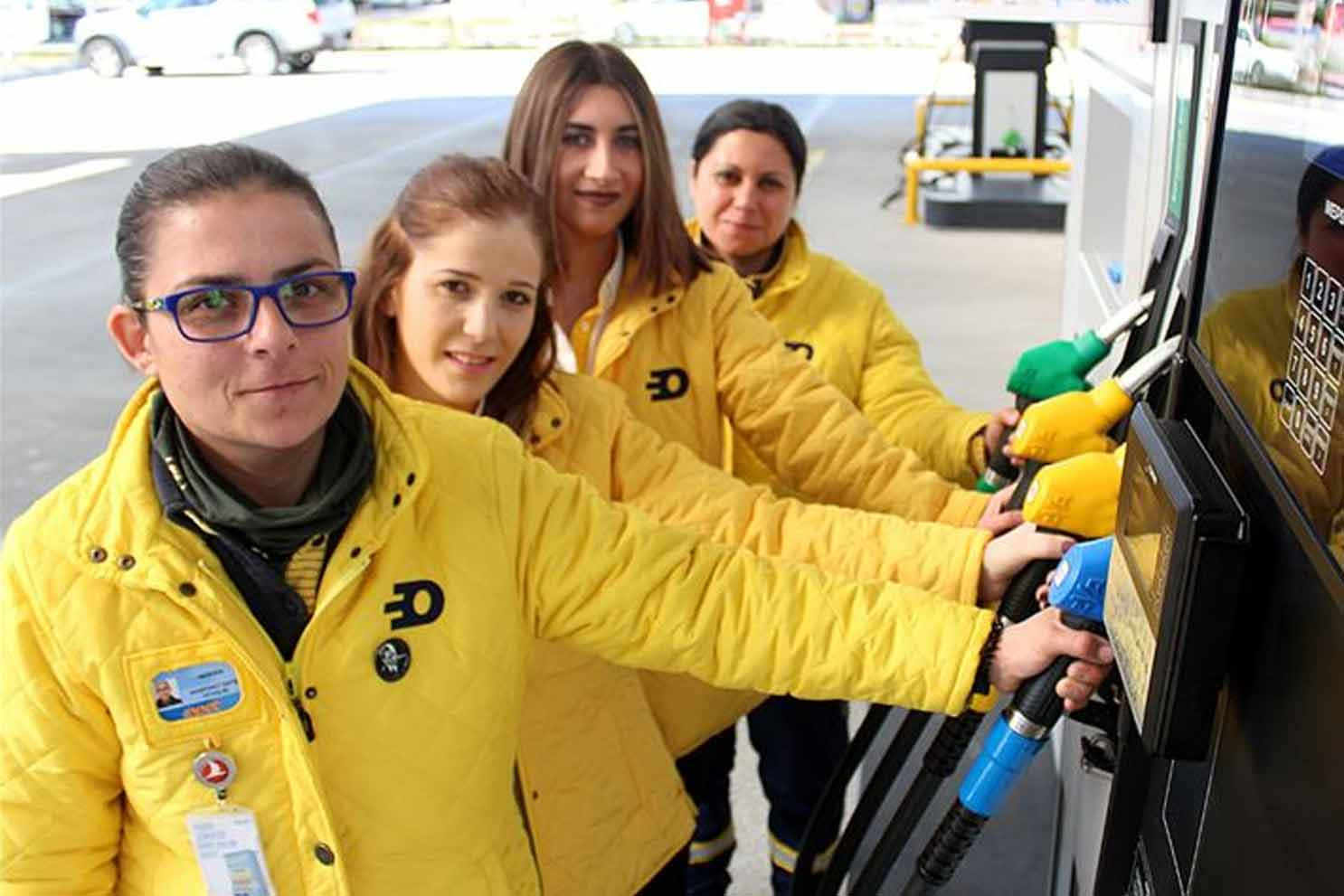 Akaryakıt sektöründe kadın istihdamı artıyor