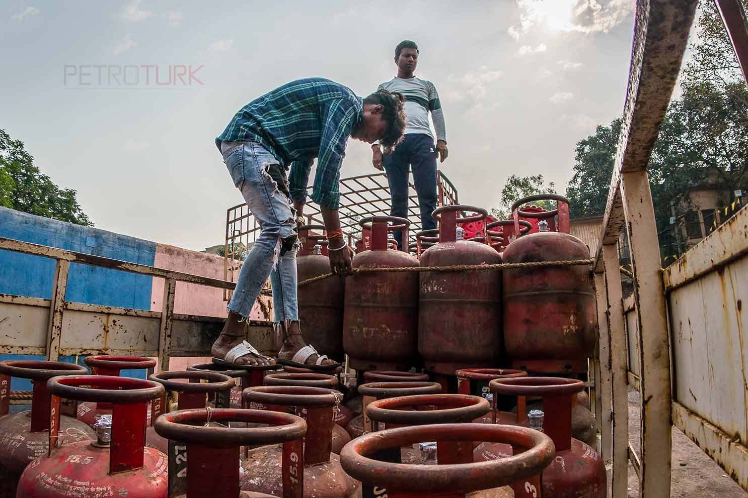 Hürmüz Boğazı’ndaki aksamalar Hindistan’da LPG dağıtımını hızlandırdı