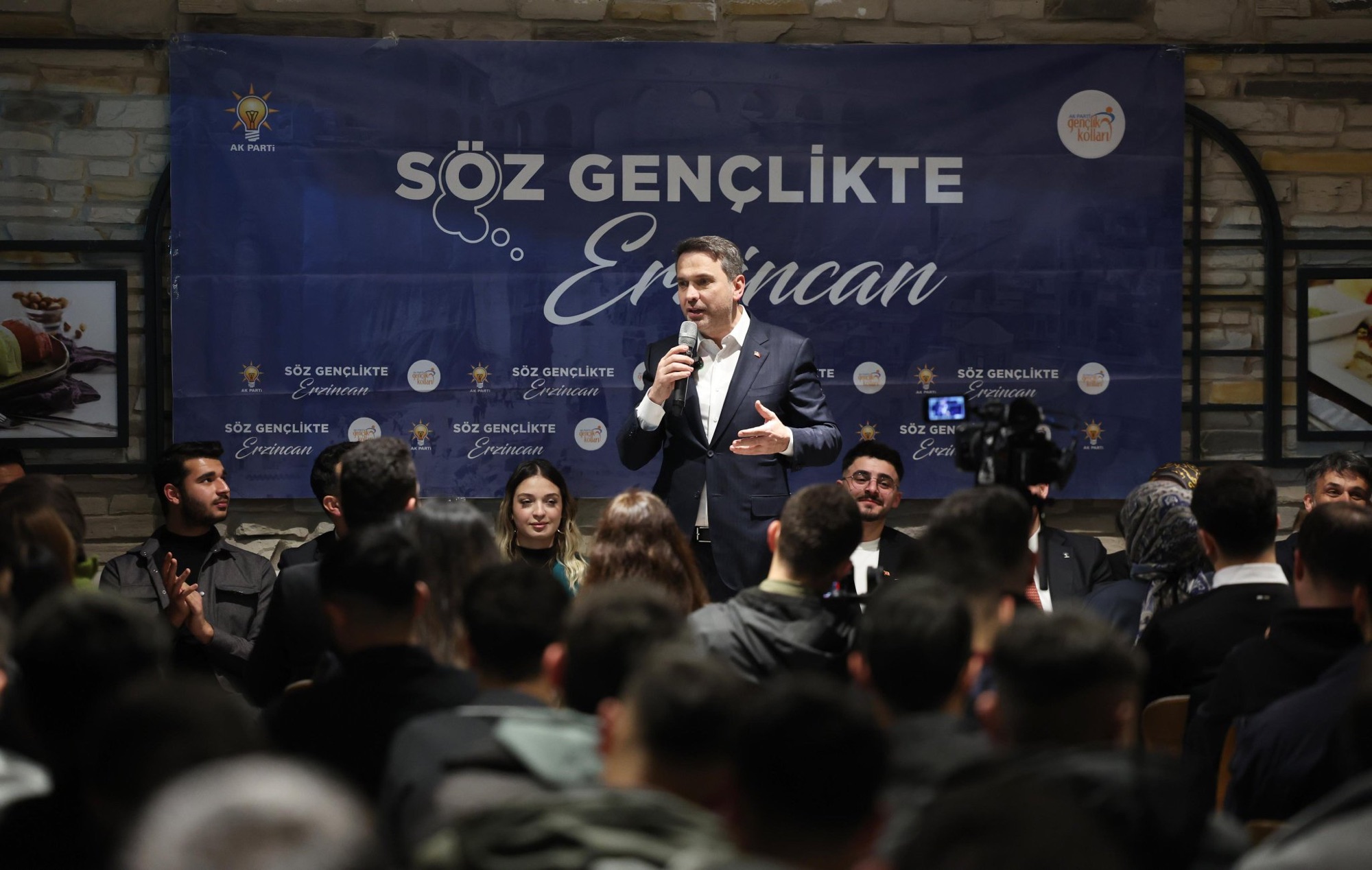 Bakan Bayraktar, Erzincan’da gençlere seslendi