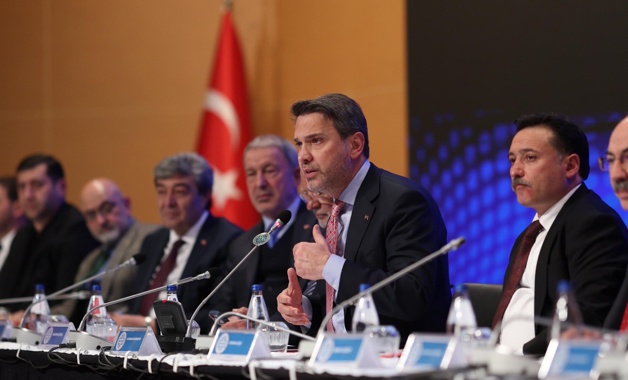 Bakan Bayraktar: “Merkeze&nbsp;elektrikleşmeyi koyuyoruz”