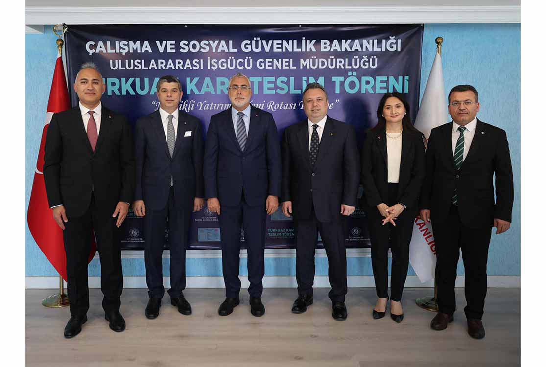 SOCAR Türkiye yöneticilerine Turkuaz Kart takdim edildi