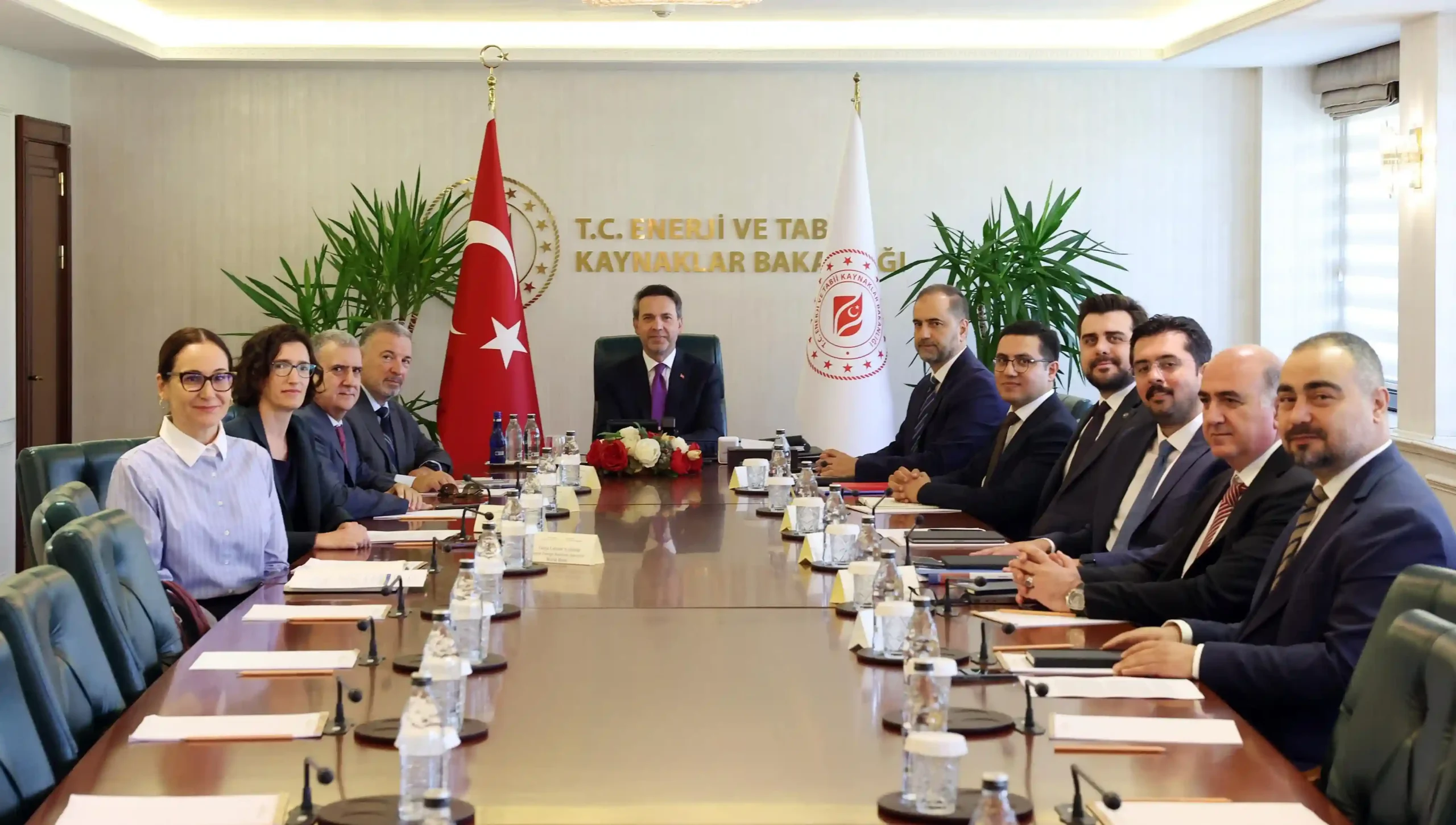 Bakan Bayraktar, Dünya Bankası Türkiye Ülke Direktörü Jean-Christophe Carret ile bir araya geldi