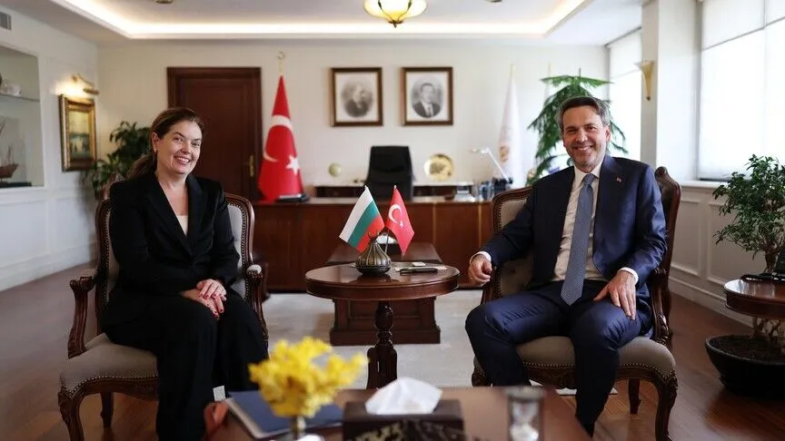 Enerji Bakanı Bayraktar, Bulgaristanlı mevkidaşı Petrova ile iş birliği imkanlarını görüştü